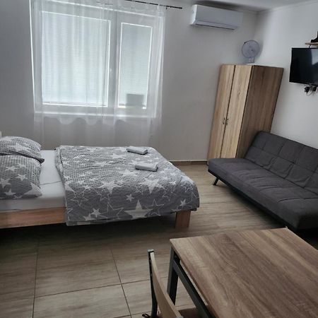 Apartmány Roland Veľký Meder Esterno foto