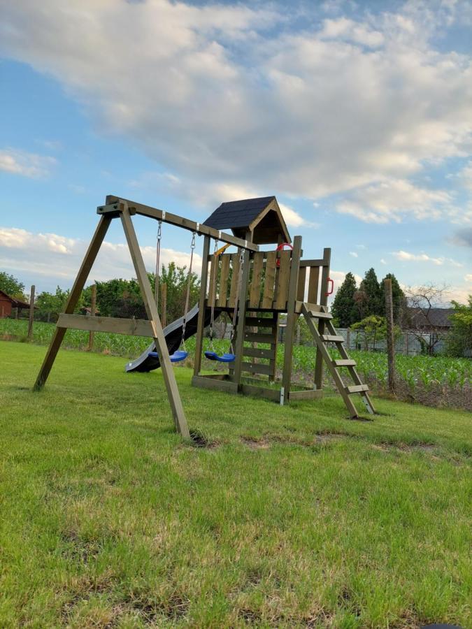 Apartmány Roland Veľký Meder Esterno foto