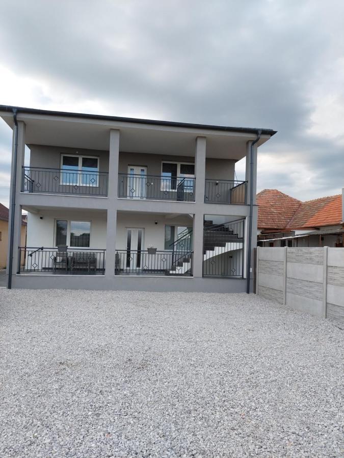 Apartmány Roland Veľký Meder Esterno foto
