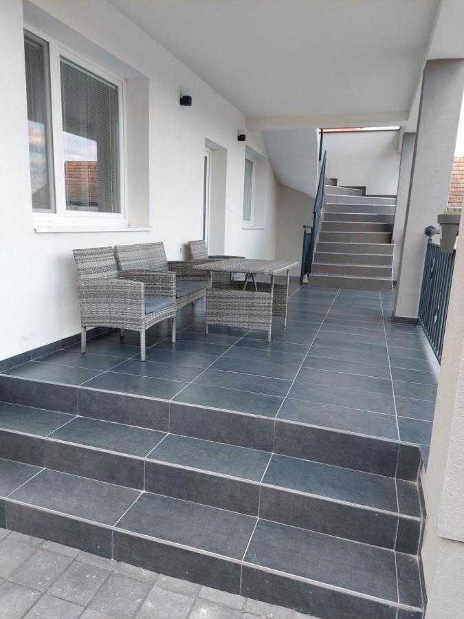 Apartmány Roland Veľký Meder Esterno foto