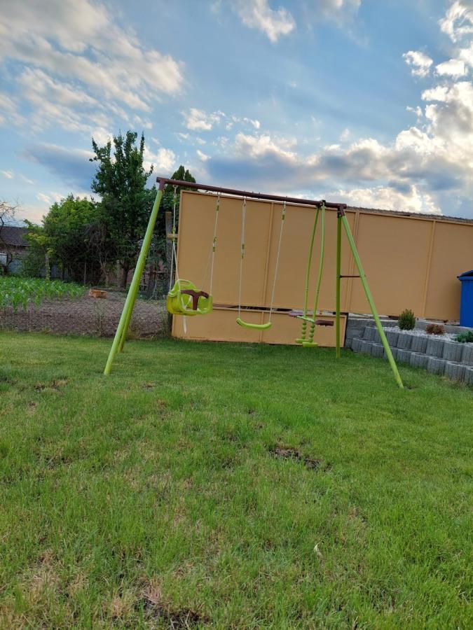 Apartmány Roland Veľký Meder Esterno foto